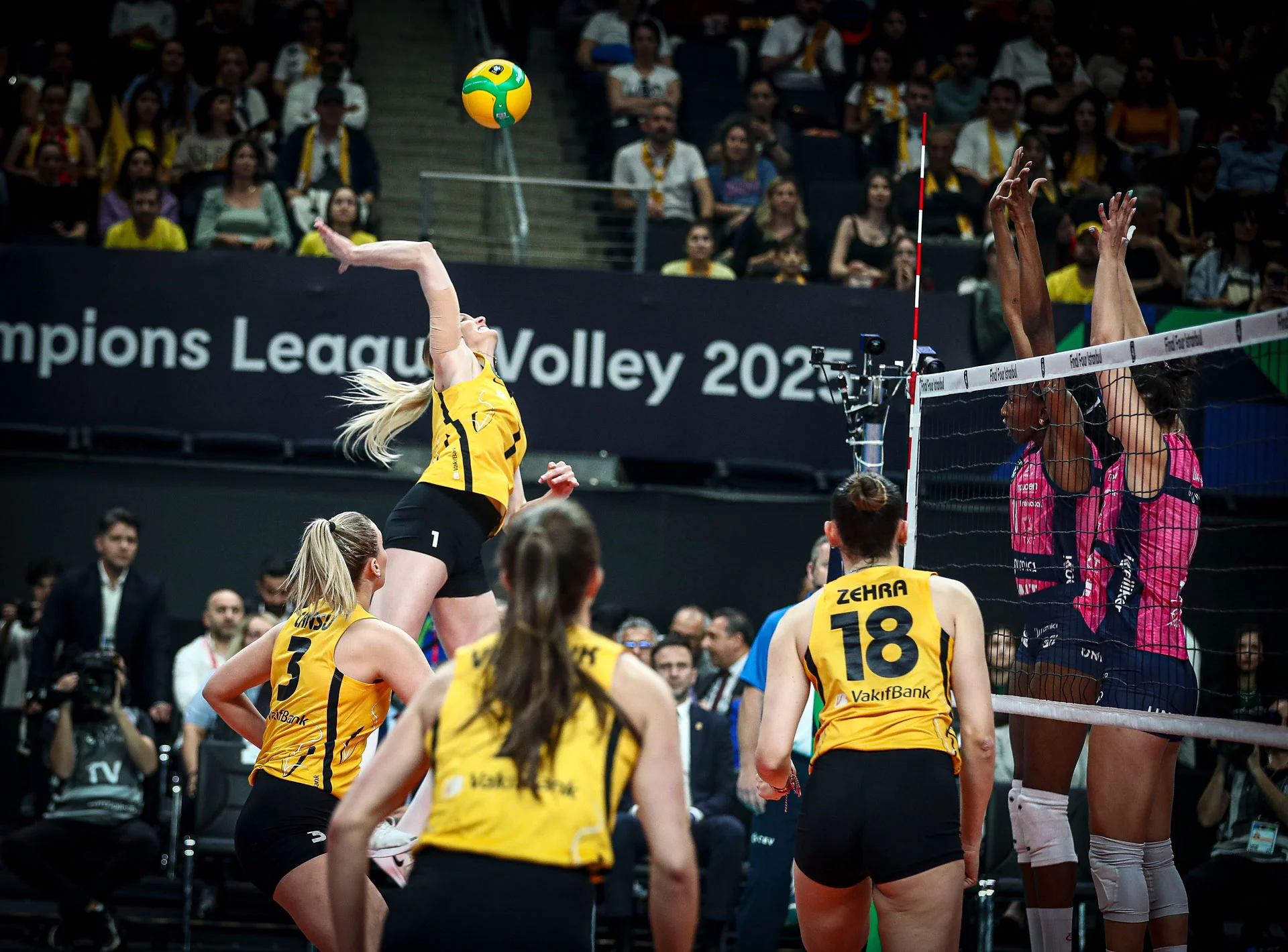 VakıfBank, Şampiyonlar Ligi'ni Dördüncü Tamamladı