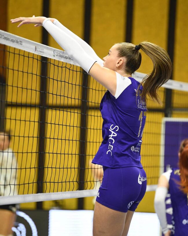 Rus Orta Oyuncu Anastasia Lyashko Karşıyaka’da!