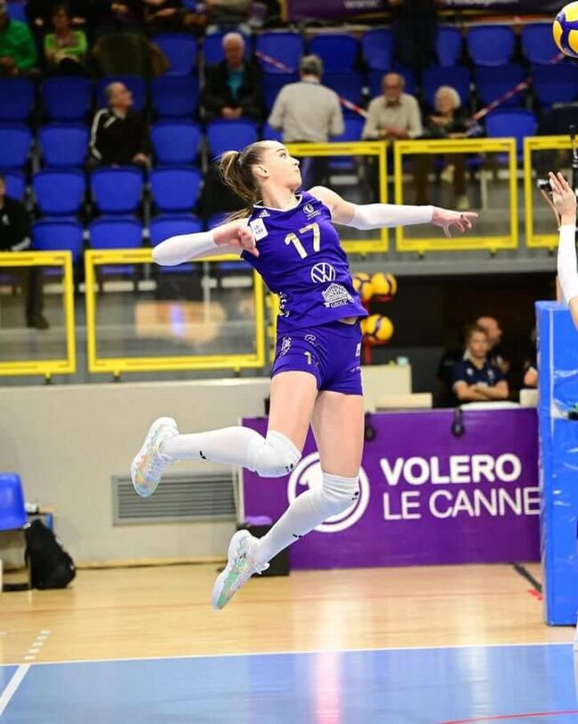 Rus Orta Oyuncu Anastasia Lyashko Karşıyaka’da!