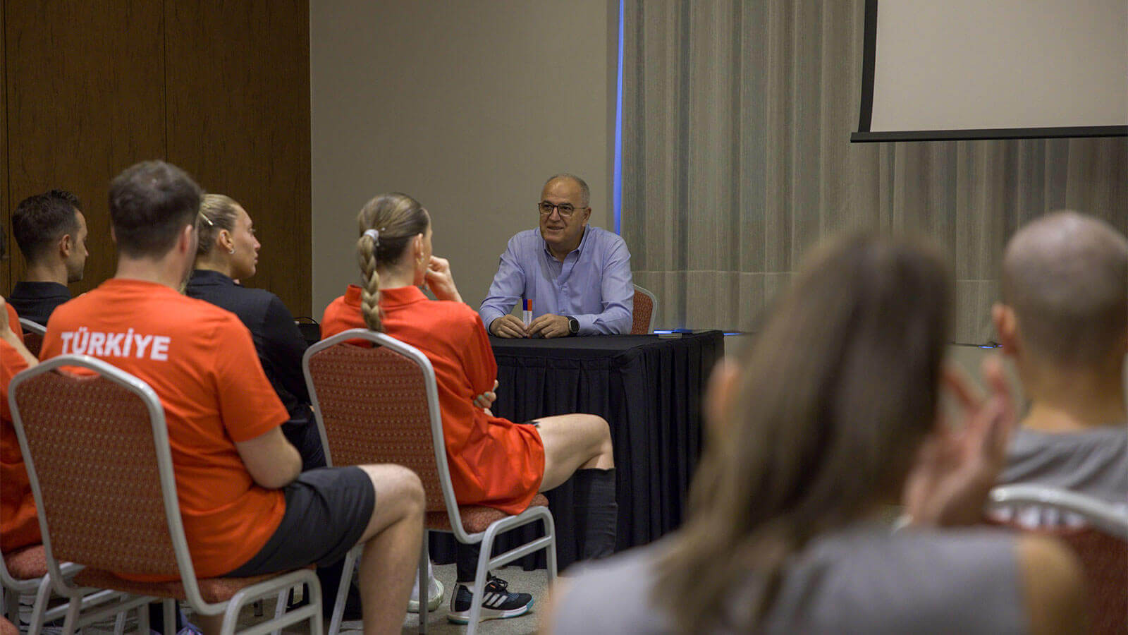 TVF Başkanı Üstündağ’dan Filenin Sultanları’na Tam Destek: “Bu Takım Yine Zirveye Oynayacak!”