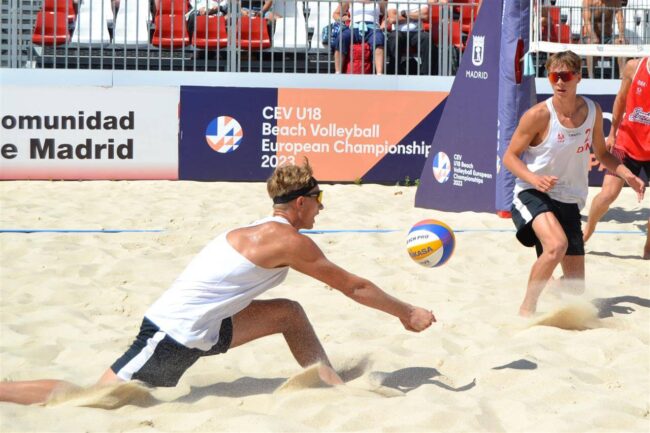 32 Ülkenin Gençleri Avrupa Plaj Voleybolu Şampiyonluğu İçin Sahada