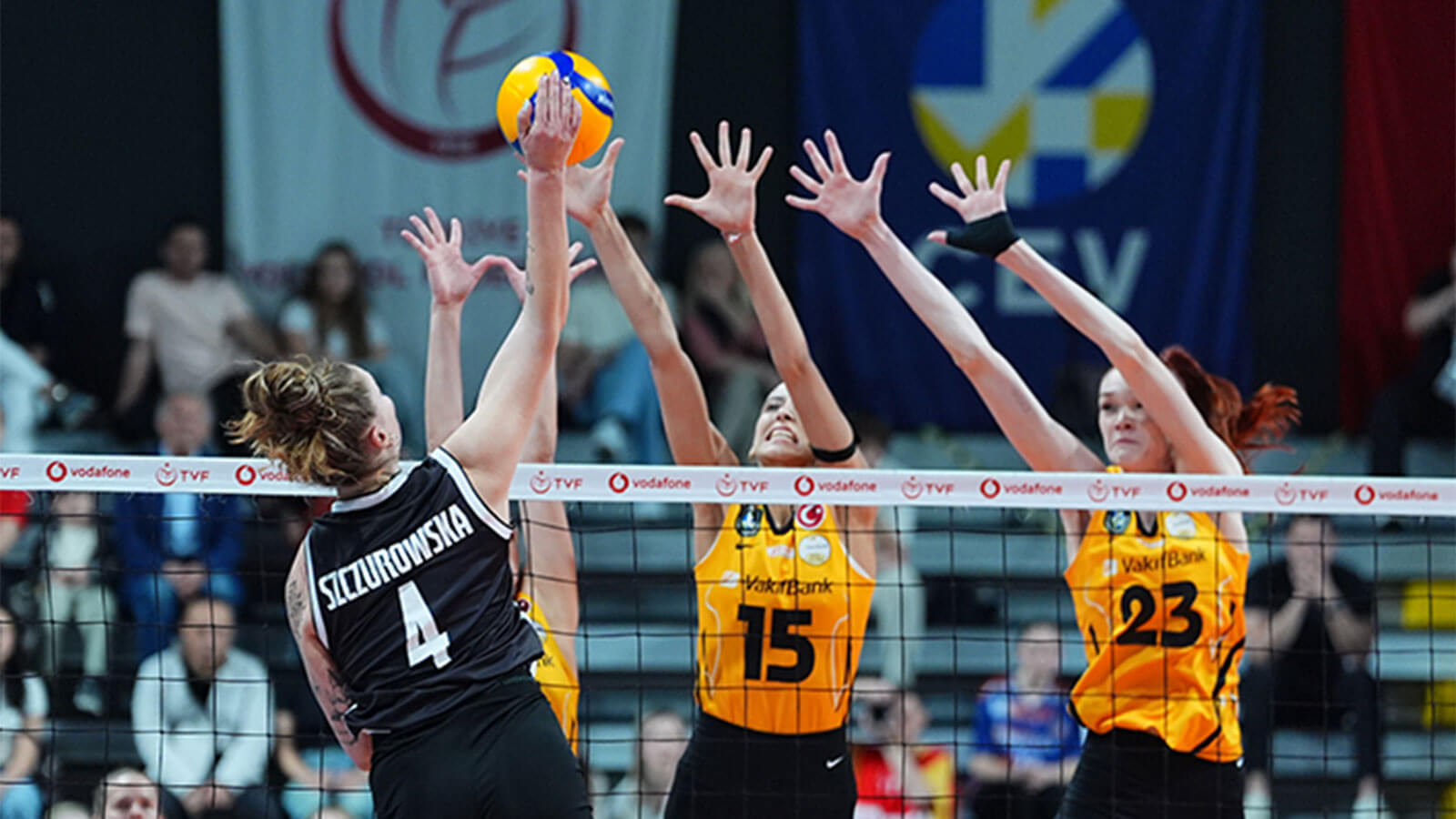 VakıfBank, Beşiktaş Engelini Set Vermeden Geçti! VakıfBank, Beşiktaş Engelini Set Vermeden Geçti!