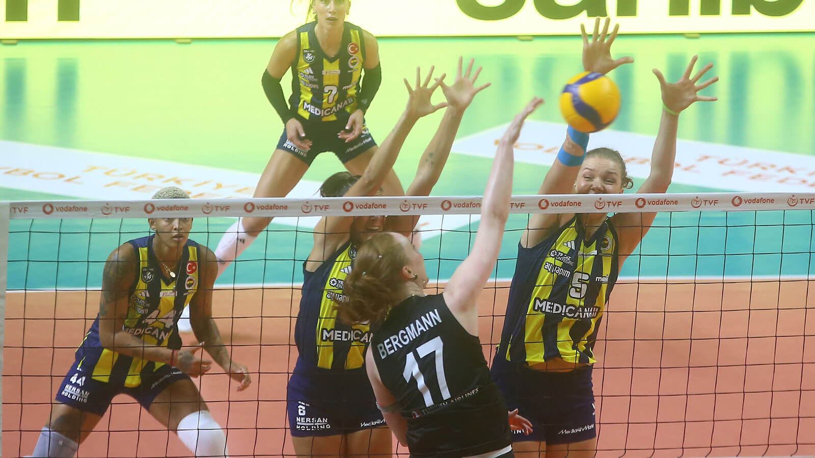 Fenerbahçe Medicana Fırtınası Devam Ediyor!