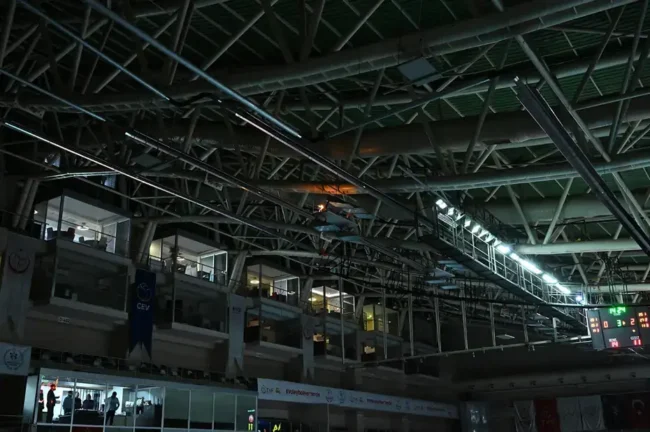 Voleybol Maçında Yangın Paniği!