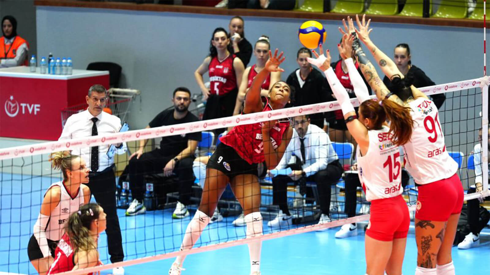 Aras Kargo, Sultanlar Ligi’nde Beşiktaş’ı Rahat Geçti