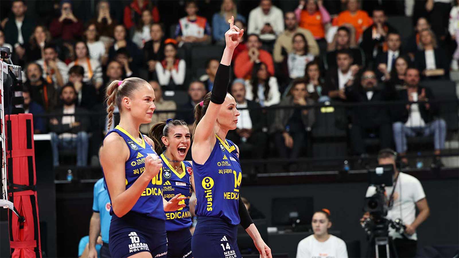 Fenerbahçe Medicana, Vodafone Sultanlar Ligi’nde Eczacıbaşı Dynavit’i 3-1’le Geçti!