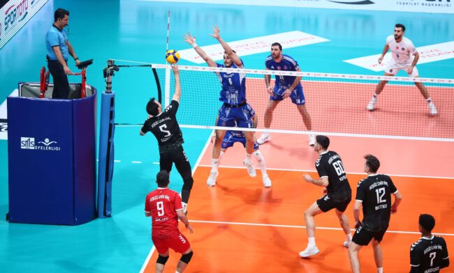 SMS Grup Efeler Ligi 7. Hafta Sona Erdi