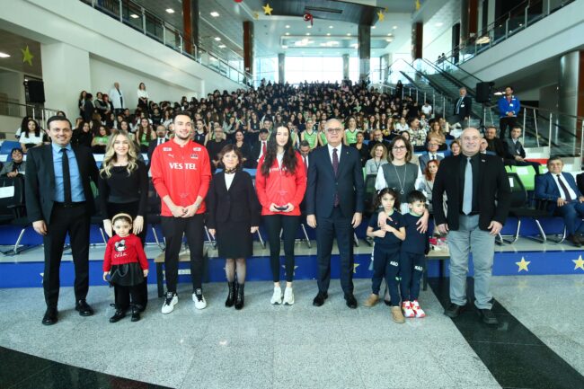 Nesibe Aydın Okulları’ndan Türk Voleyboluna 3 Özel Ödül