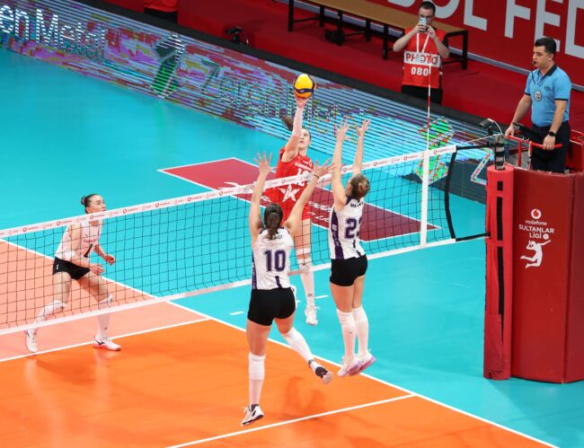 Vodafone Sultanlar Ligi 12. Hafta: VakıfBank İzmir’de Fırtına Gibi Esti - İstanbul’da Büyük Çekişme