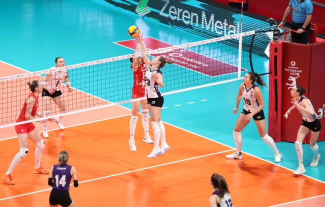 Vodafone Sultanlar Ligi 12. Hafta: VakıfBank İzmir’de Fırtına Gibi Esti - İstanbul’da Büyük Çekişme