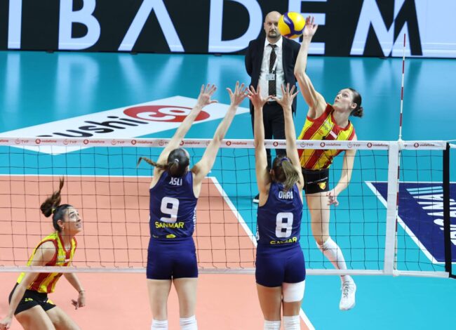 Vodafone Sultanlar Ligi 12. Hafta: VakıfBank İzmir’de Fırtına Gibi Esti - İstanbul’da Büyük Çekişme
