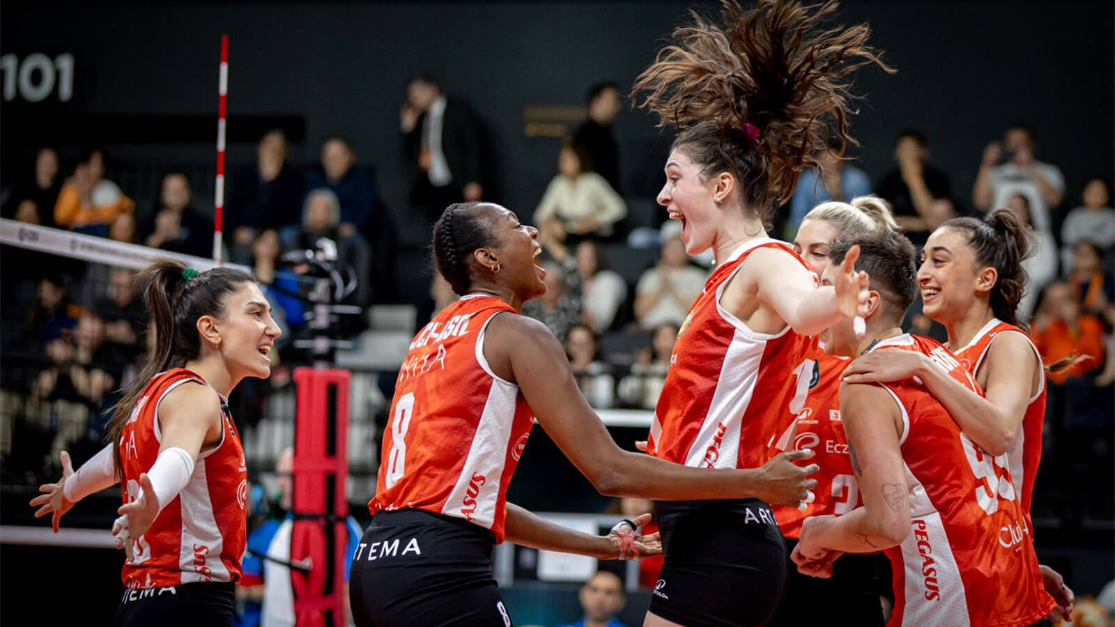 Eczacıbaşı Dynavit Şampiyonlar Ligi’nde Vero Volley Milano’yu Beş Setin Sonunda Devirdi!