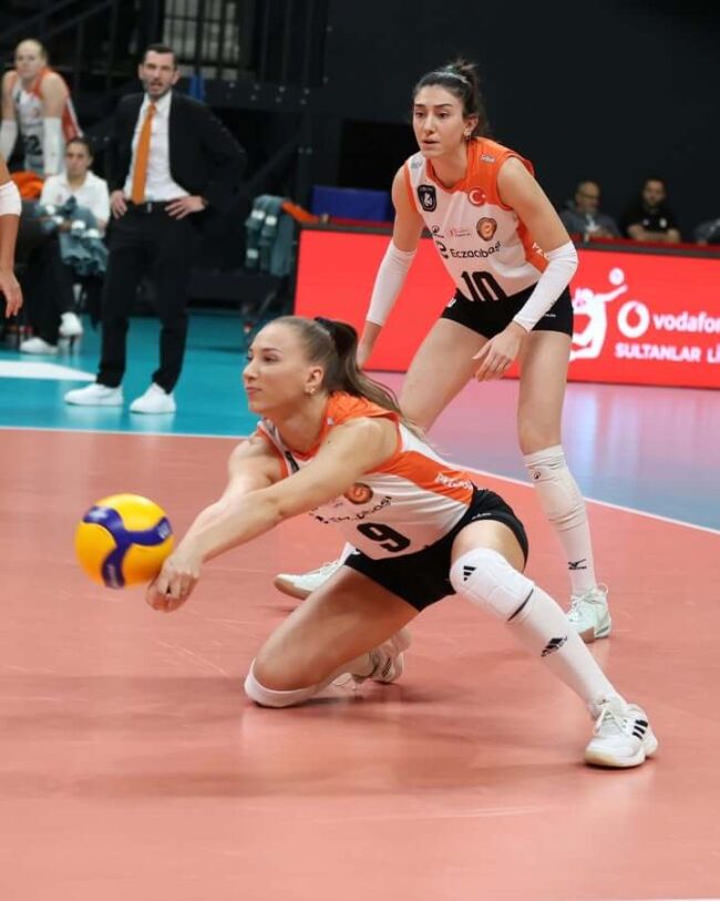 Eczacıbaşı ve Aras Kargo’dan Net 3-0 Galibiyetler