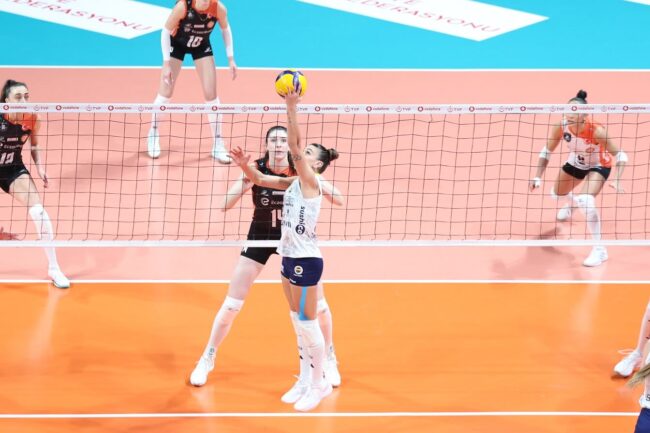 Fenerbahçe ve Nilüfer Belediyespor’dan Kritik Galibiyetler