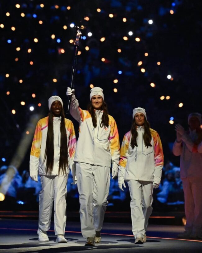 İtalyanlar Milano Cortina 2026 Açılışında Olimpiyat Meşalesini Taşıdı