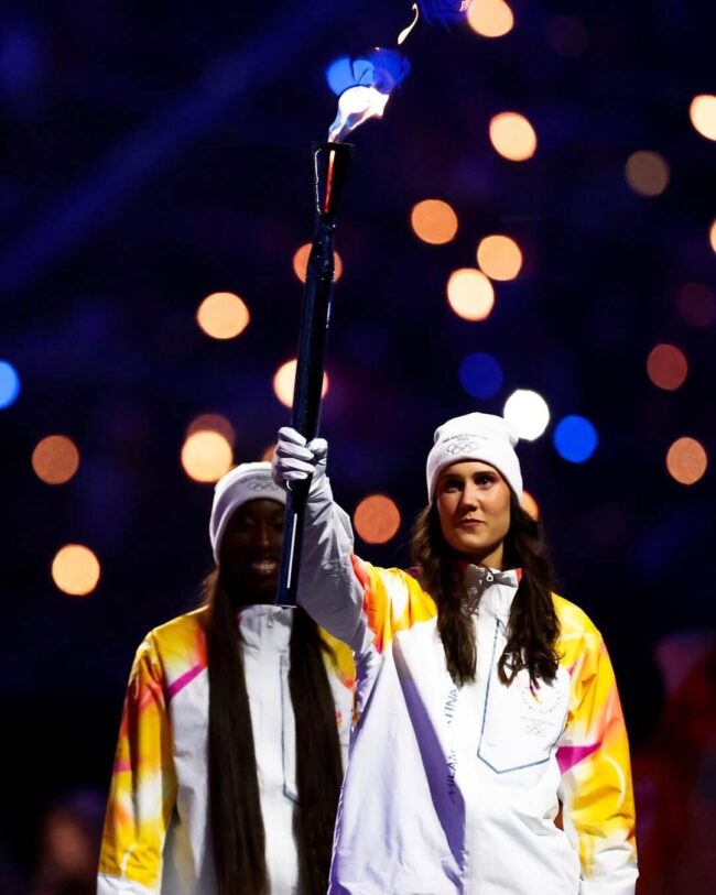 İtalyanlar Milano Cortina 2026 Açılışında Olimpiyat Meşalesini Taşıdı