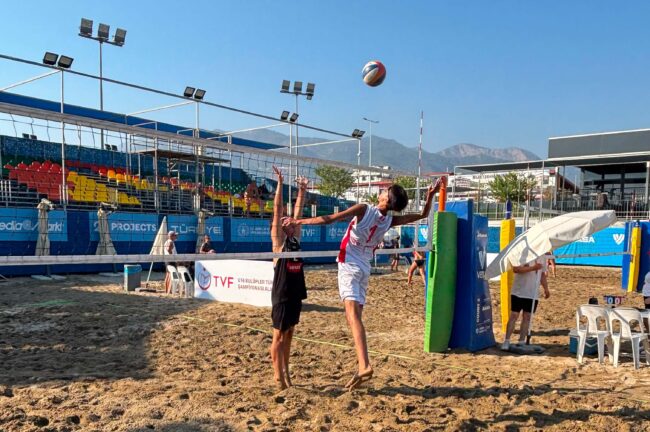 Plaj Voleybolu U16 Kulüpler Türkiye Şampiyonası’nda Yarı Final Heyecanı