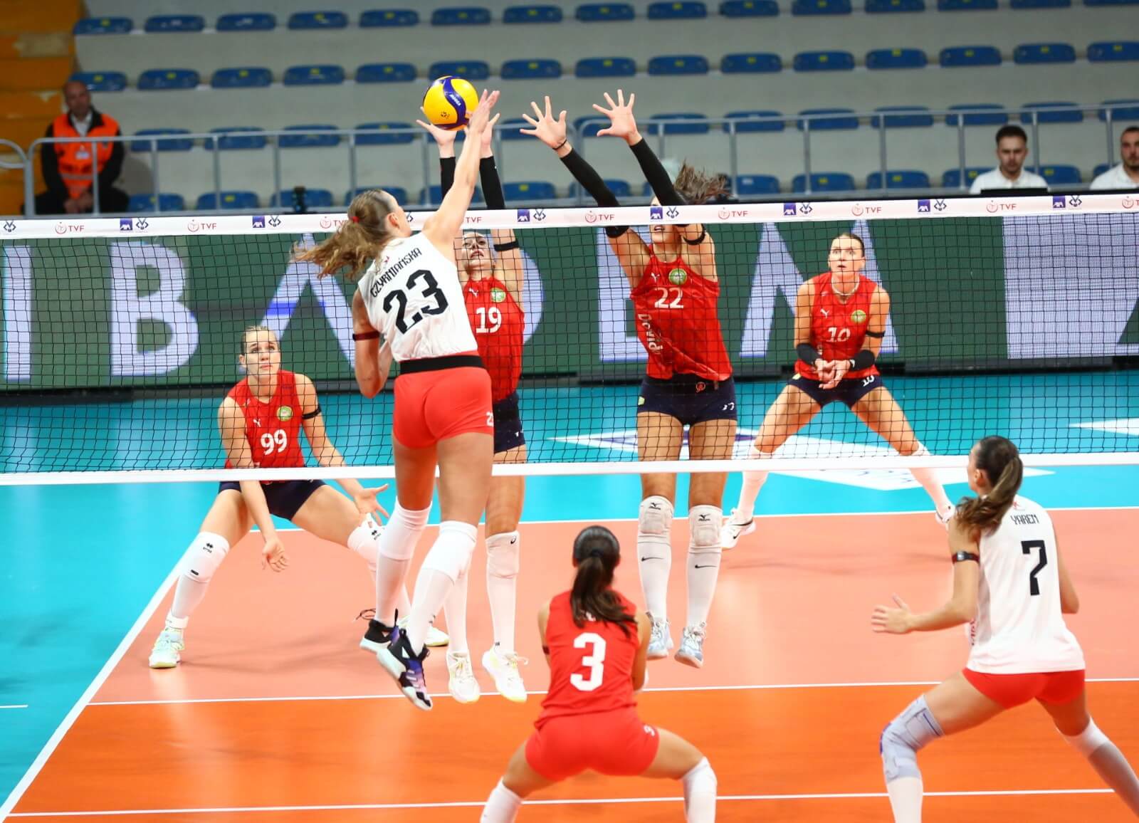 2027 Kadınlar Kupa Voley’de Çeyrek Finale Yükselen Takımlar Belli Oldu 2027 Kadınlar Kupa Voley’de Çeyrek Finale Yükselen Takımlar Belli Oldu